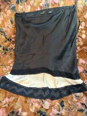 Moda International Black Silk Slip Skirt with Lace Trim Size Medium